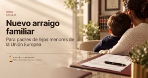 Familia reunida con su abogada de extranjeria en un despacho de Madrid