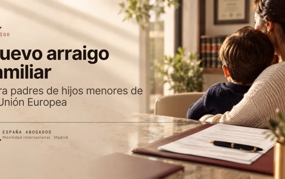 Familia reunida con su abogada de extranjeria en un despacho de Madrid