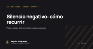 Abogado preparando el recurso frente al silencio administrativo negativo en un expediente de extranjería